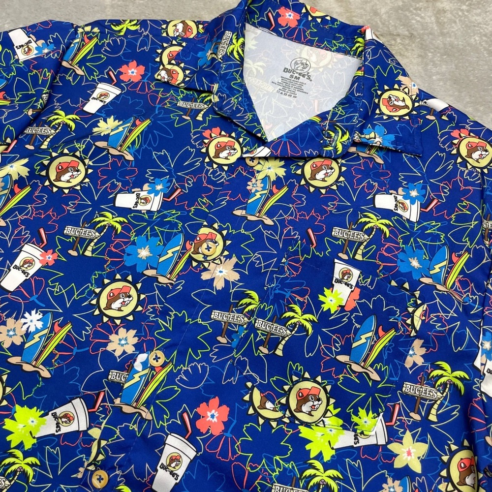 Buc-ees Mens Tropical Camp Shirt Size S Blue Beaver Beach Hawaiian Short Sleeve
